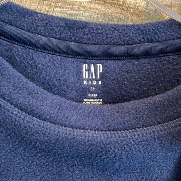GAP Kids NWT Shirt warm in 100% Polyester, Flame resistant. - Picture 2 of 2